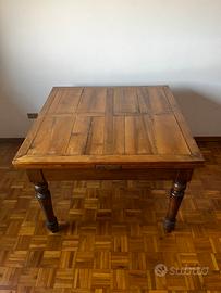 Tavolo di noce allungabile