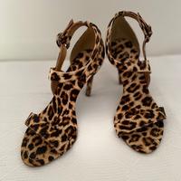 Sandalo animalier tacco alto