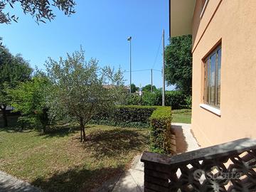CASA INDIPENDENTE CON AMPIO GIARDINO