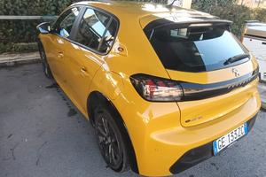 Peugeot 208 elettrica 