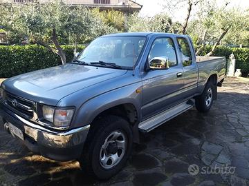 autocarro Toyota hi lux