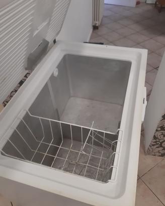 Congelatore a pozzetto freezer Whirlpool 250 litri