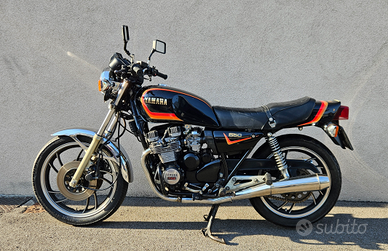 Yamaha XJ 550