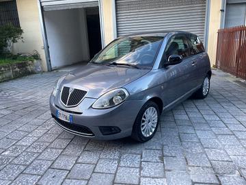 Lancia Ypsilon 1.3 MJT 75 CV Unyca
