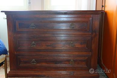 Cassettone / comò in legno massiccio stile antico