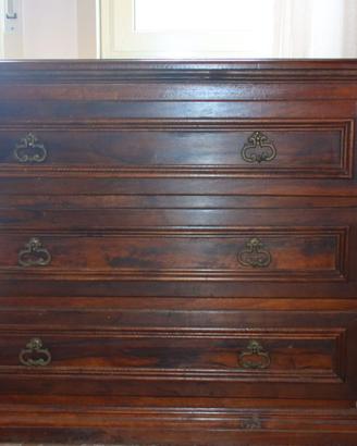 Cassettone / comò in legno massiccio stile antico