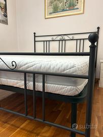 Letto matrimoniale in ferro battuto