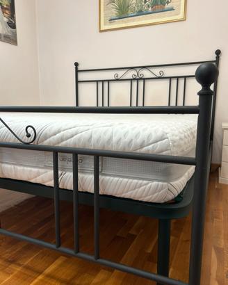 Letto matrimoniale in ferro battuto