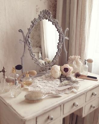 Specchio Barocco in veste Shabby Chic