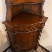Angoliera in legno color noce stile classico
