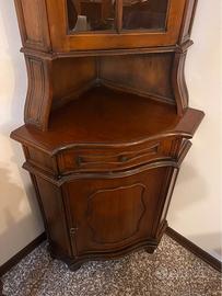 Angoliera in legno color noce stile classico