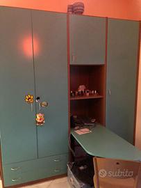 Armadio con penisola e piccola libreria