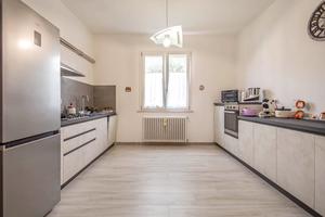 Casa indipendente con doppio giardino