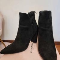 Stivaletti nero con tacco largo