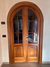 Porta in legno massiccio ad arco