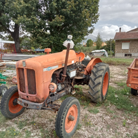 Trattore agricolo d'epoca