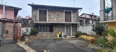 BORGO S. D.: Casetta in centro paese