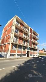 Bilocale arredato con box a rovellasca