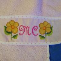 set bavaglino e asciugamano per bambina