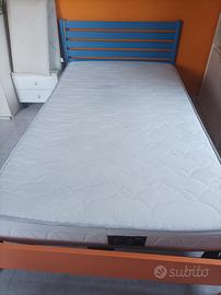 letto una piazza e mezza comodino  e materasso