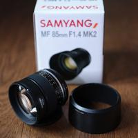 Samyang 85mm ( 85 ) f 1.4 II attacco Canon EF