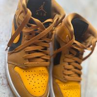 Nike air Jordan mid 1
