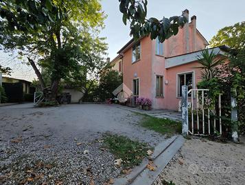 PORZIONE DI BIFAMILIARE A TREVISO