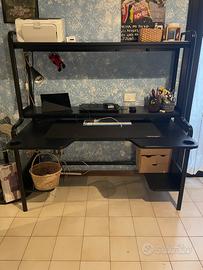 Scrivania in metallo per PC 