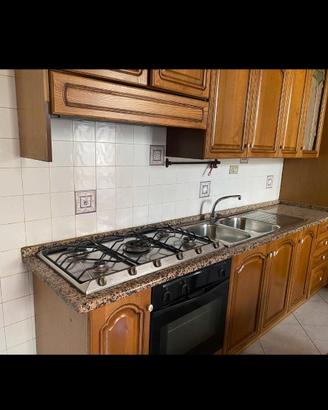 Cucina in legno completa