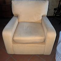 Poltrona in tessuto beige – Comoda e ampia