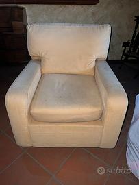 Poltrona in tessuto beige – Comoda e ampia