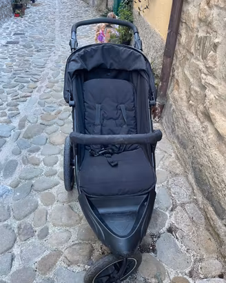 Passeggino con tre ruote