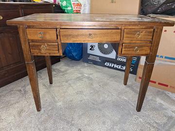 Tavolo in legno massiccio