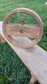 antica puleggia in legno 
