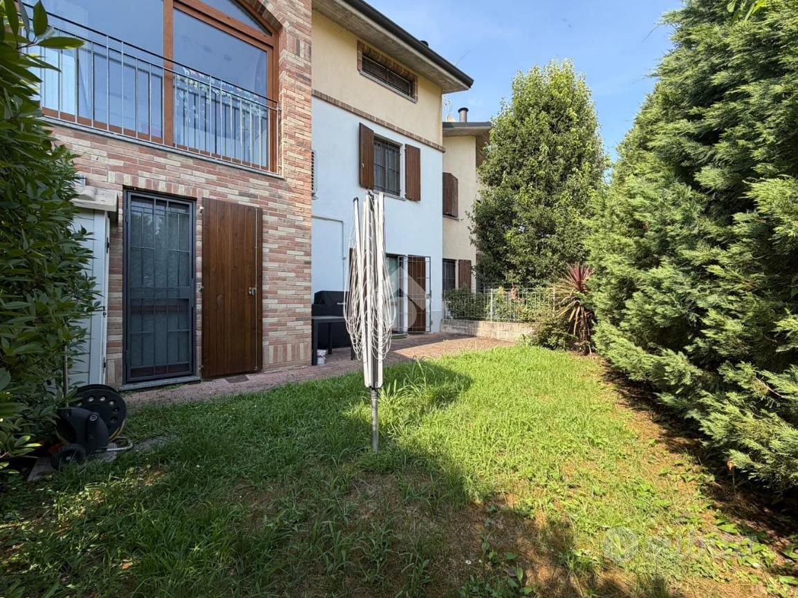 VILLA A SCHIERA CENTRALE A RIVOLTA D'ADDA - Vista 4