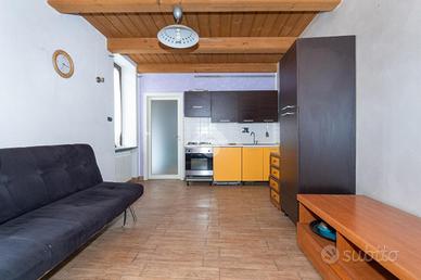 2 LOCALI A CASELLE TORINESE