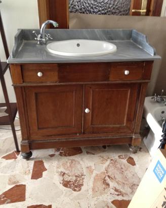 Mobile bagno antico
