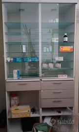 vetrinette illuminate con cassettiera 