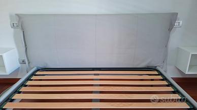 Testata letto matrimoniale e rete a doghe in legno