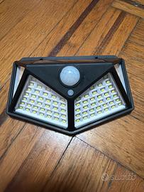 Lampada solare LED con sensore movimento