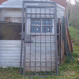 Cancello in ferro con telaio