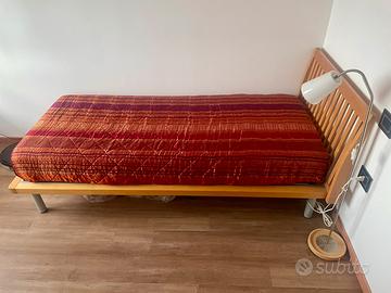 Letto singolo completo di materasso e rete a doghe