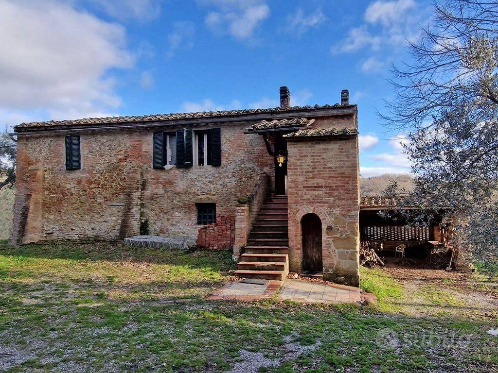 Rustico / Casale di 400 m² con 5 locali e box auto - Vista 3