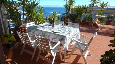 Attico vista mare- terrazzo abitabile- 7 persone