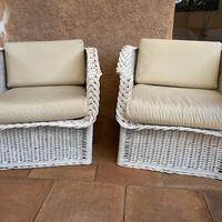 Poltrone in vimini da esterno.