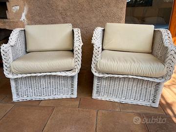 Poltrone in vimini da esterno.