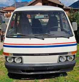 Nissan vanette 2.0 diesel demolito