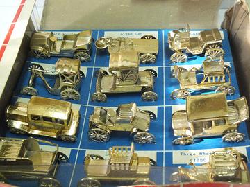 Modellini auto d'epoca giapponesi