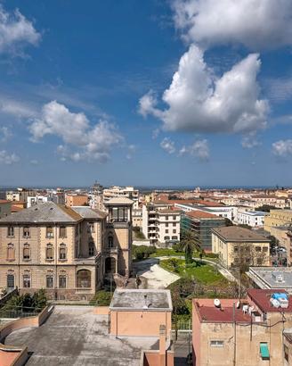 Luminoso Super Attico con Ampie Terrazze