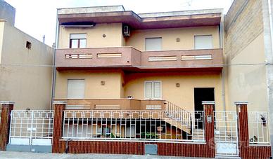 2 appartamenti + ampio garage + terrazzo